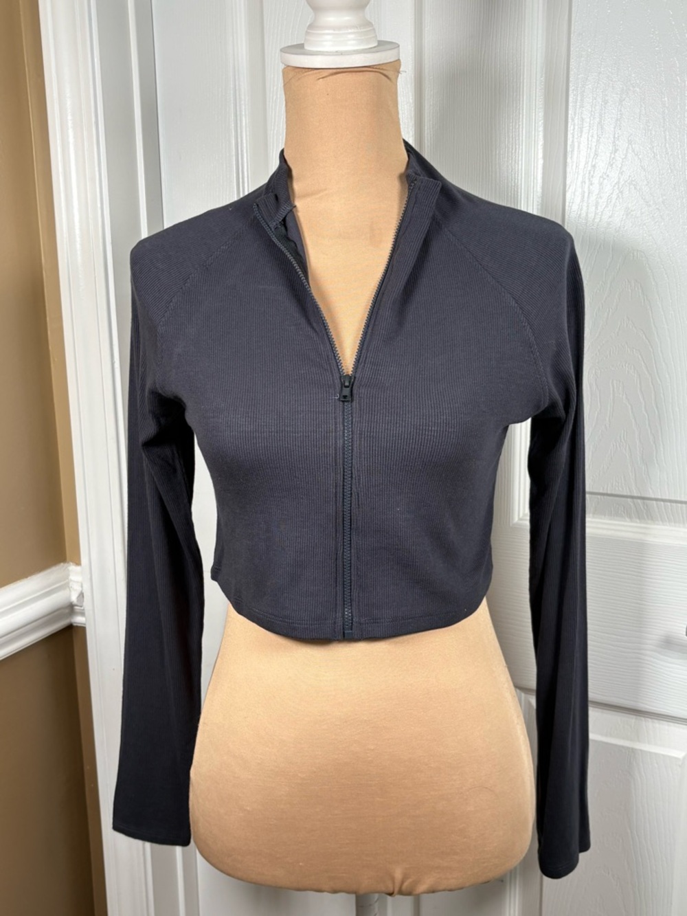 JOAH BROWN Crop Zip Long Sleeve Size M/L Grayish/Blue Color - Picture 2 of 8